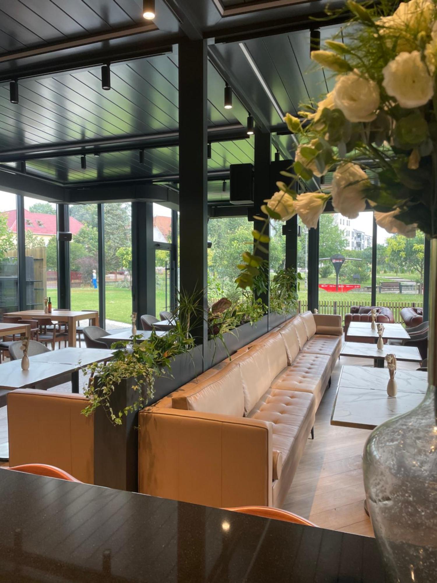 Santa Villa & Restaurant 斯雷姆斯卡米特罗维察 外观 照片