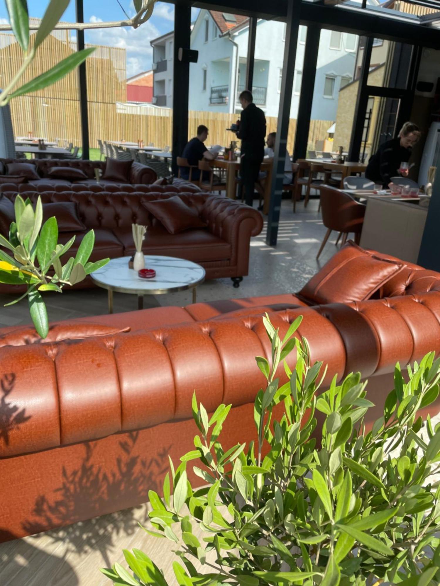 Santa Villa & Restaurant 斯雷姆斯卡米特罗维察 外观 照片
