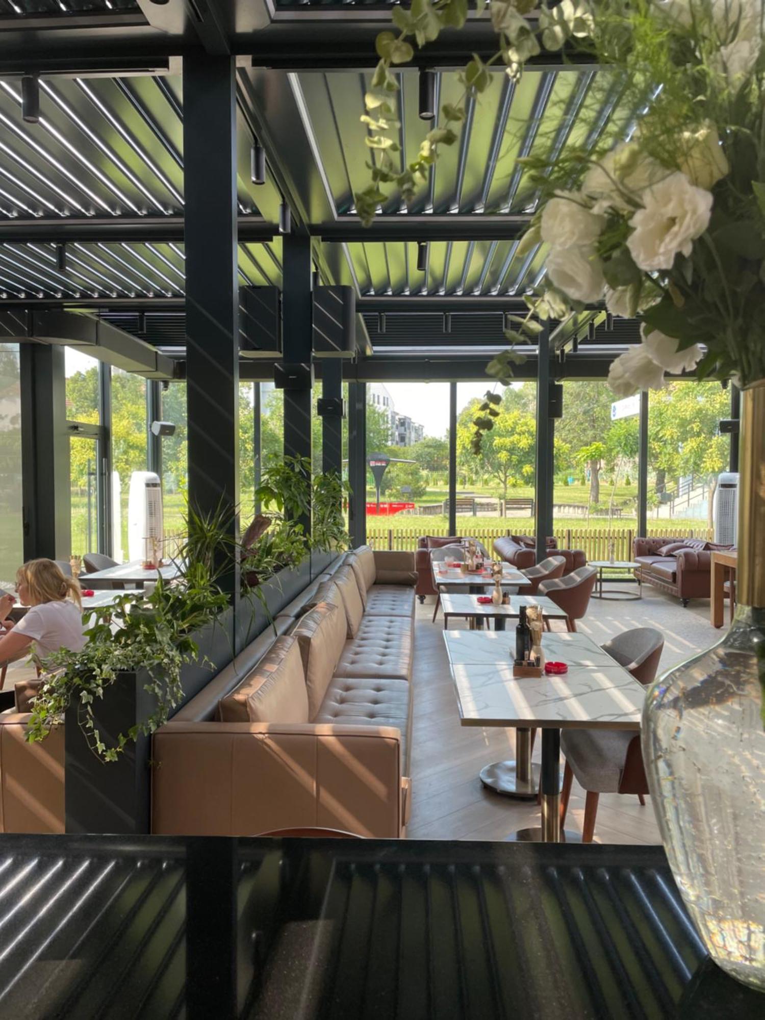Santa Villa & Restaurant 斯雷姆斯卡米特罗维察 外观 照片