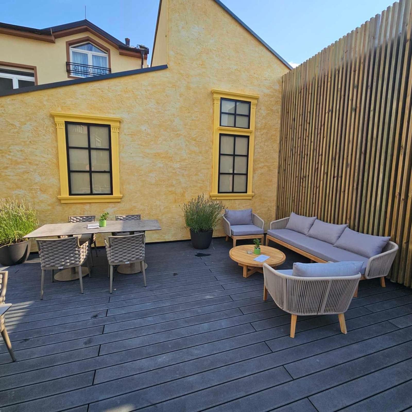 Santa Villa & Restaurant 斯雷姆斯卡米特罗维察 外观 照片